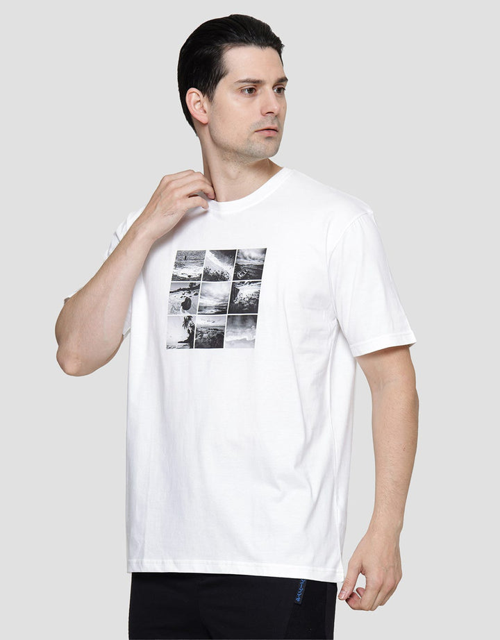 Cole Beach Monochrome Kaos Lengan Pendek Pria
