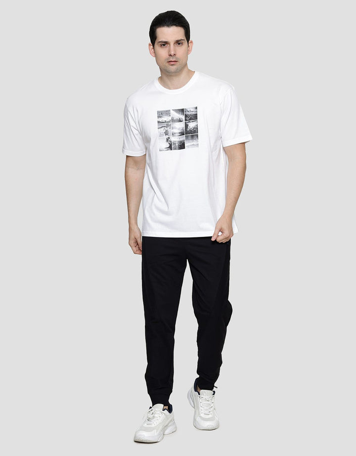 Cole Beach Monochrome Kaos Lengan Pendek Pria