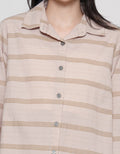 Expand Lia Blouse Wanita