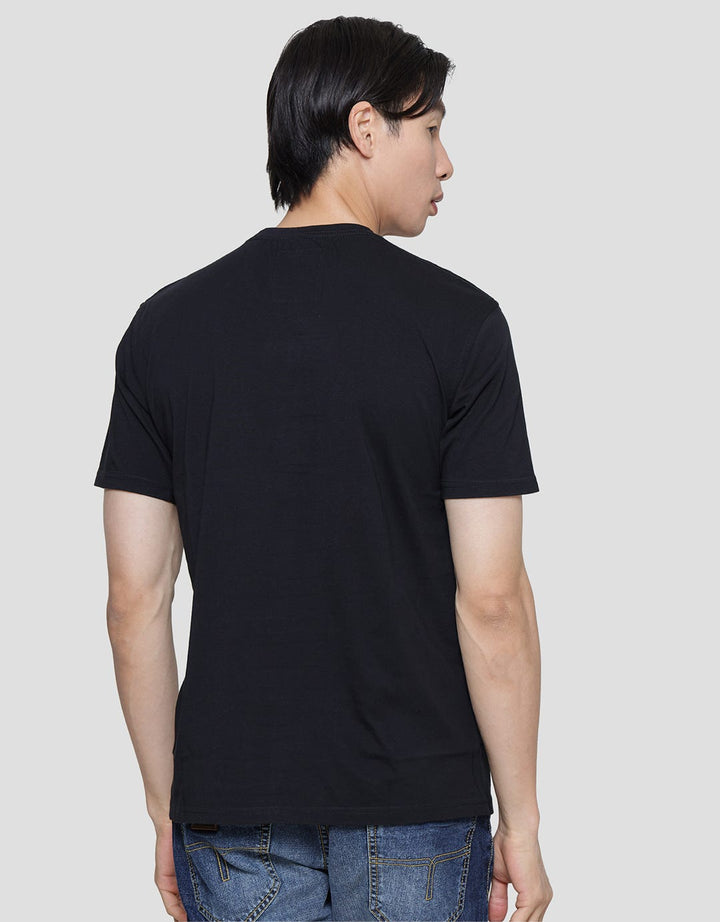 Lois Logo Graphic Print Kaos Pria