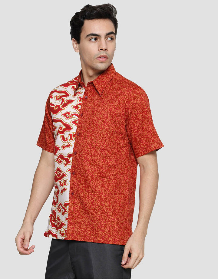 Arjuna Weda Hem Body Fit Batik Mega Mendung Kemeja Batik Pria
