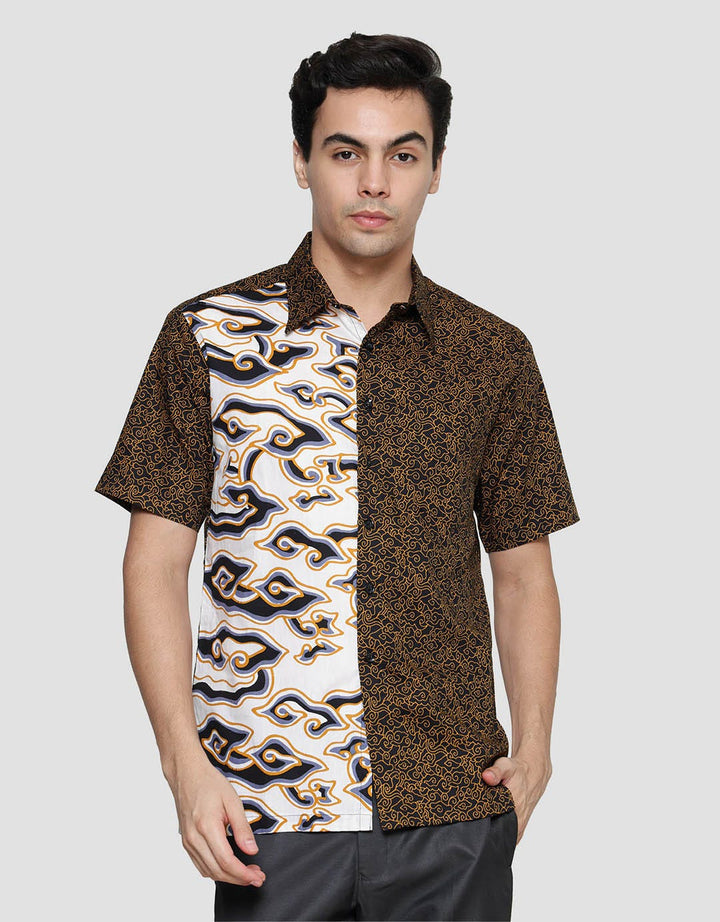 Arjuna Weda Hem Body Fit Batik Mega Mendung Kemeja Batik Pria