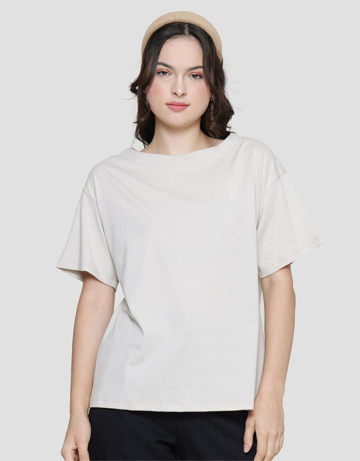 St. Yves Boat Neck Solid Kaos Wanita