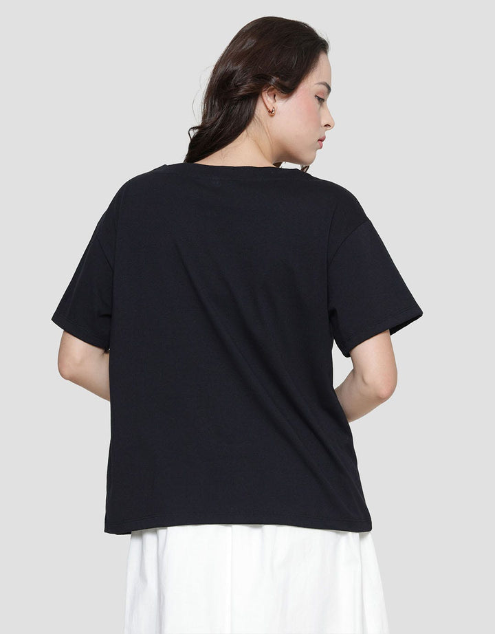 St. Yves Boat Neck Solid Kaos Wanita