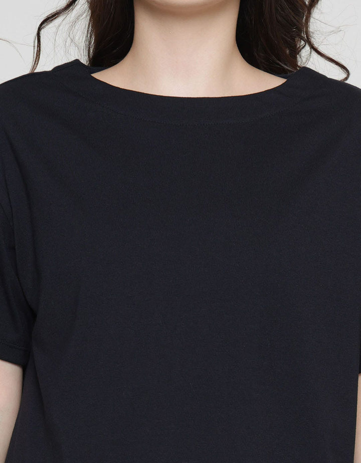 St. Yves Boat Neck Solid Kaos Wanita