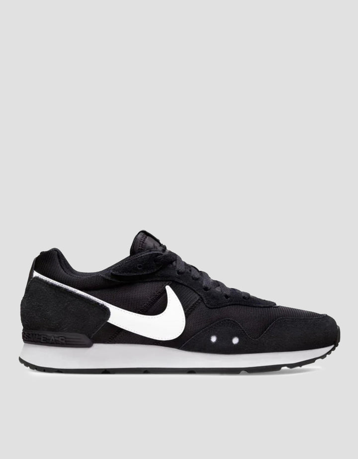 Nike Venture Runner Sepatu Lari Pria