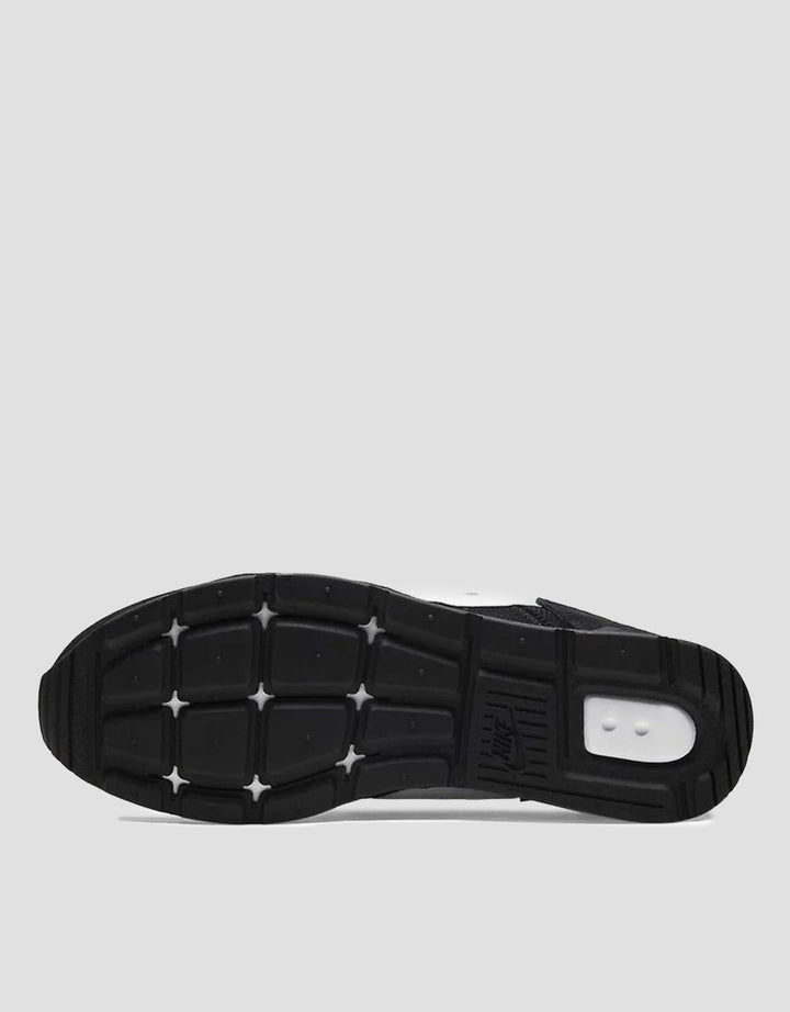 Nike Venture Runner Sepatu Lari Pria