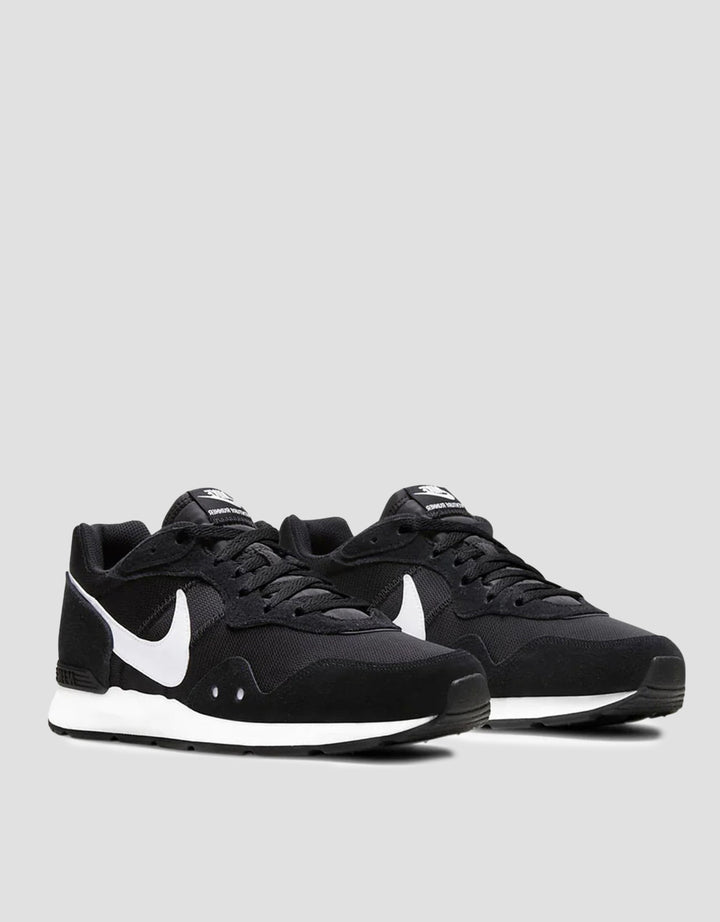 Nike Venture Runner Sepatu Lari Pria