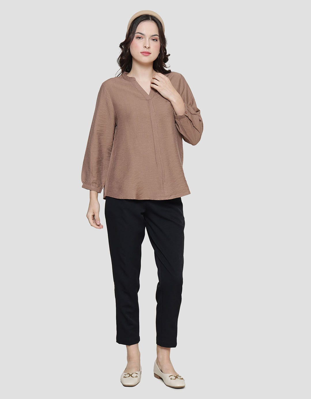 St. Yves V Neck Crinkle Sleeve Blouse Wanita