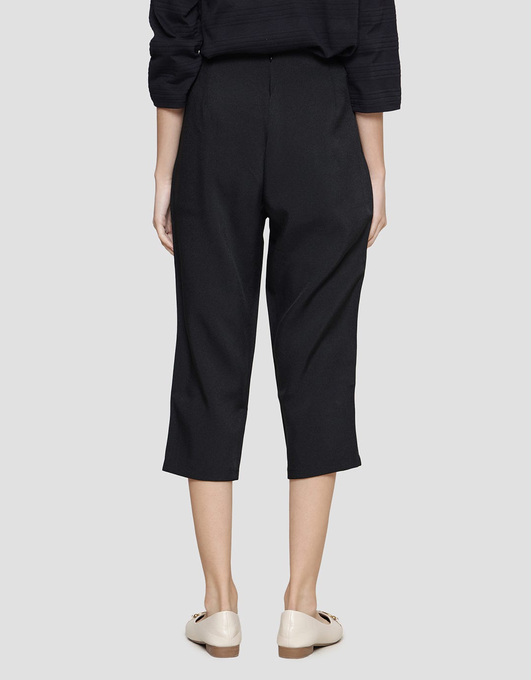 St. Yves Capri Front Pleats Celana Wanita