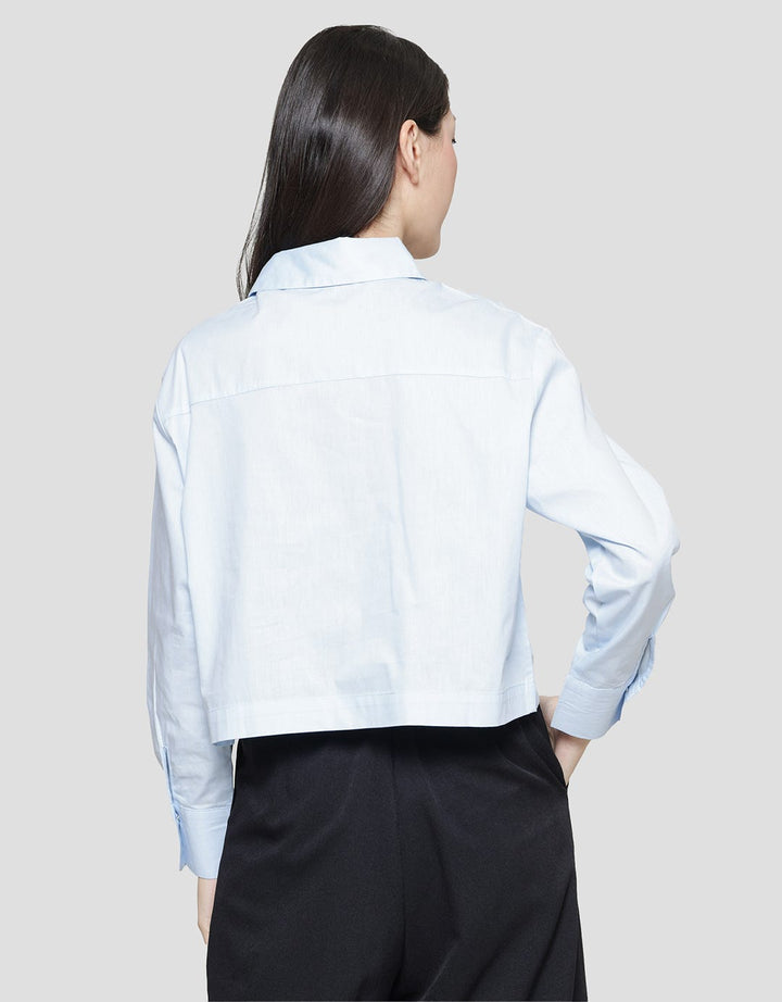 Details Studs Collar Kemeja Wanita