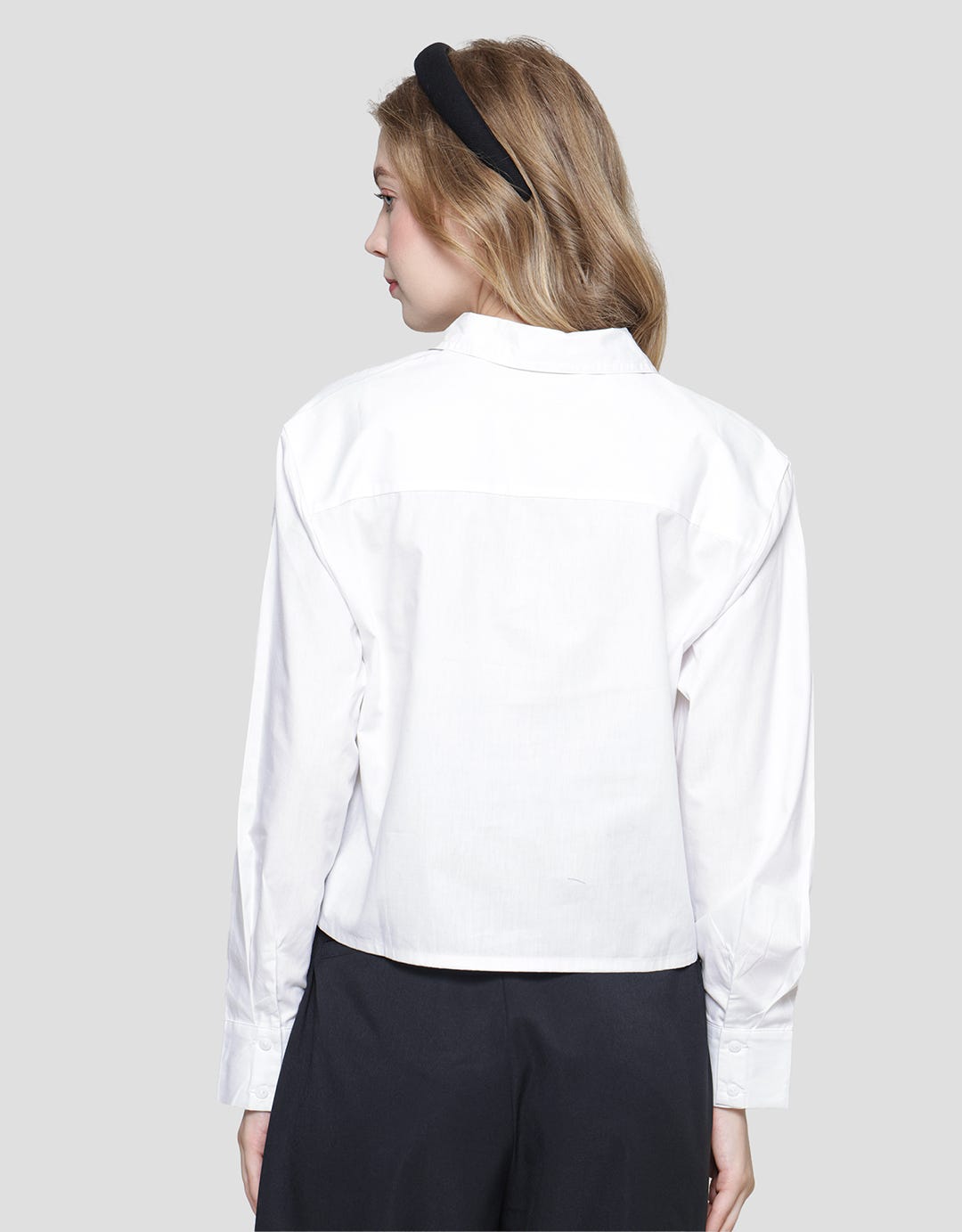 Details Double Pocket Kemeja Lengan Panjang Wanita