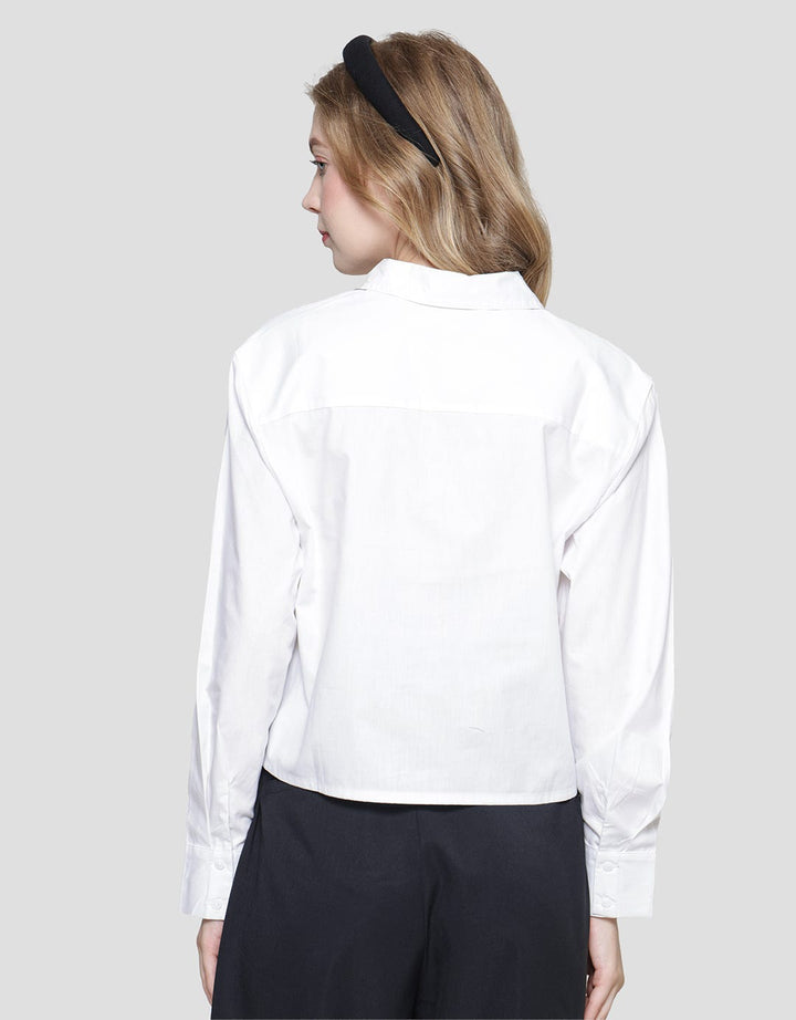 Details Double Pocket Kemeja Lengan Panjang Wanita