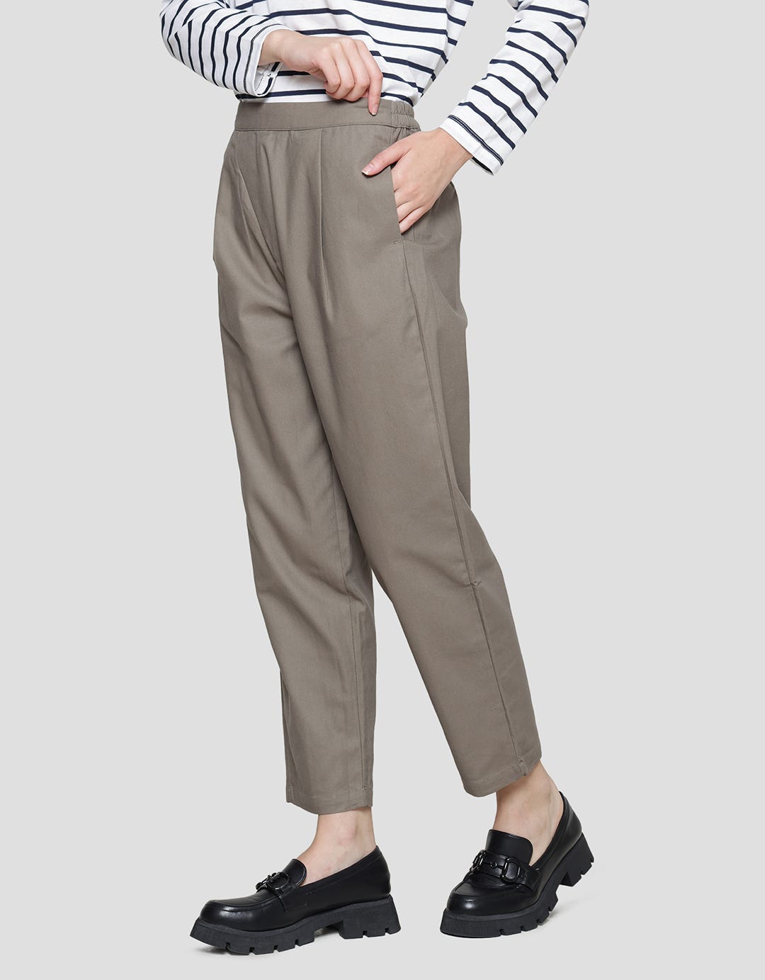 Details Overlap Front Opening Celana Panjang Wanita