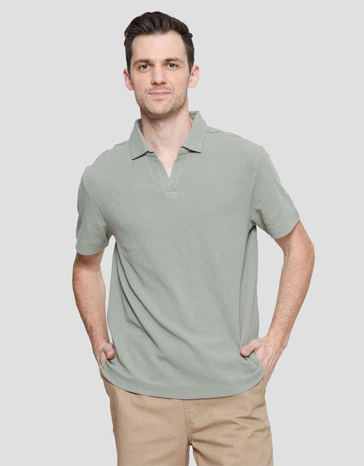 Cole NYC Half Kaus Kerah Pria