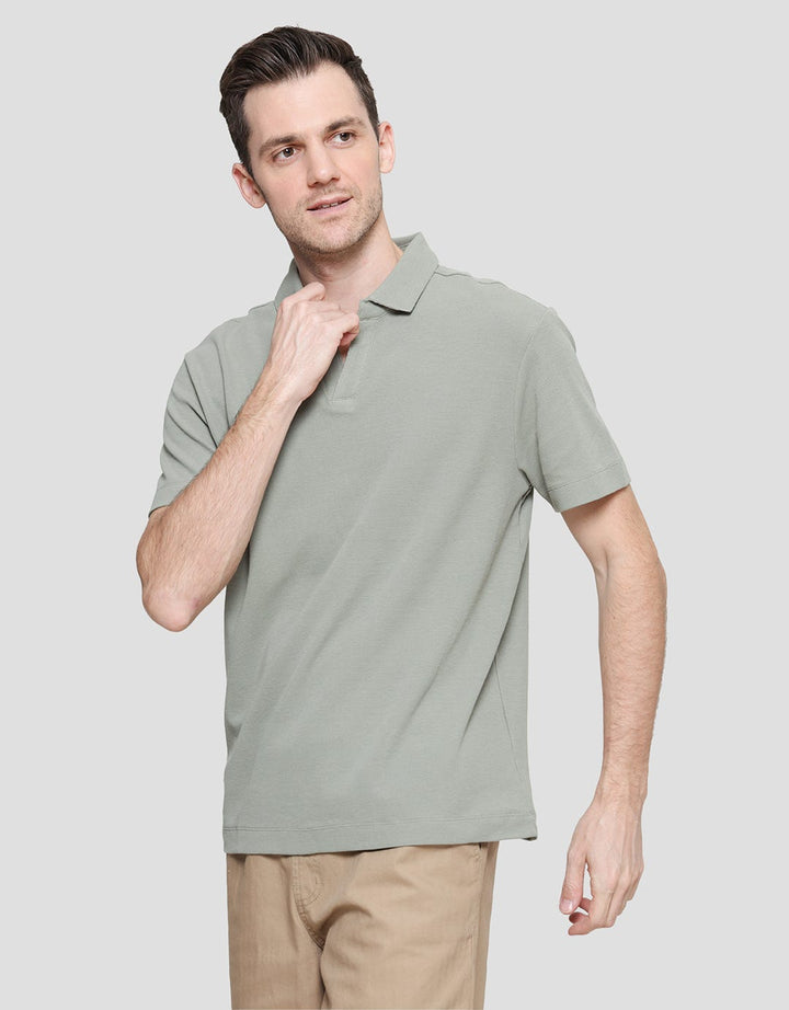 Cole NYC Half Kaus Kerah Pria