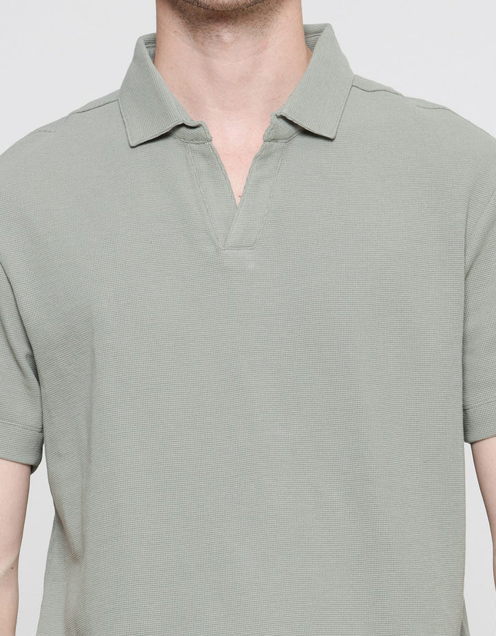 Cole NYC Half Kaus Kerah Pria