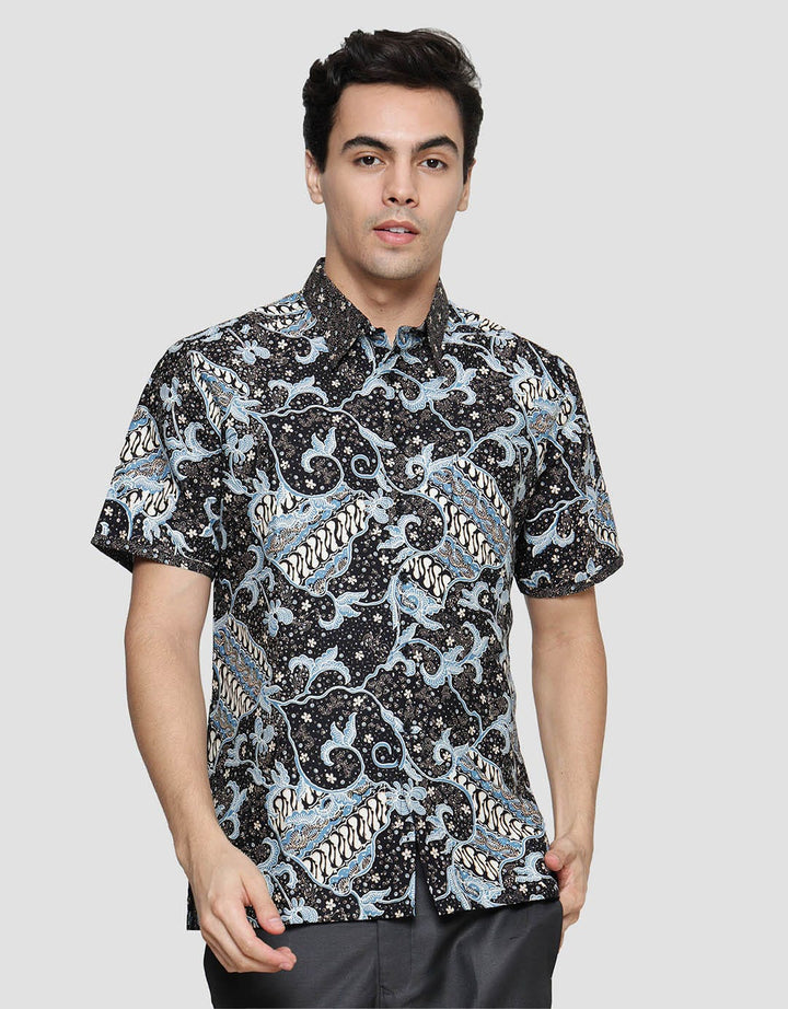 Arjuna Weda Hem Body Fit Batik Tambal Pelangi Kemeja Batik Pria
