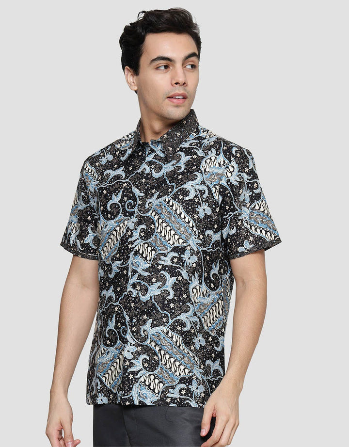 Arjuna Weda Hem Body Fit Batik Tambal Pelangi Kemeja Batik Pria