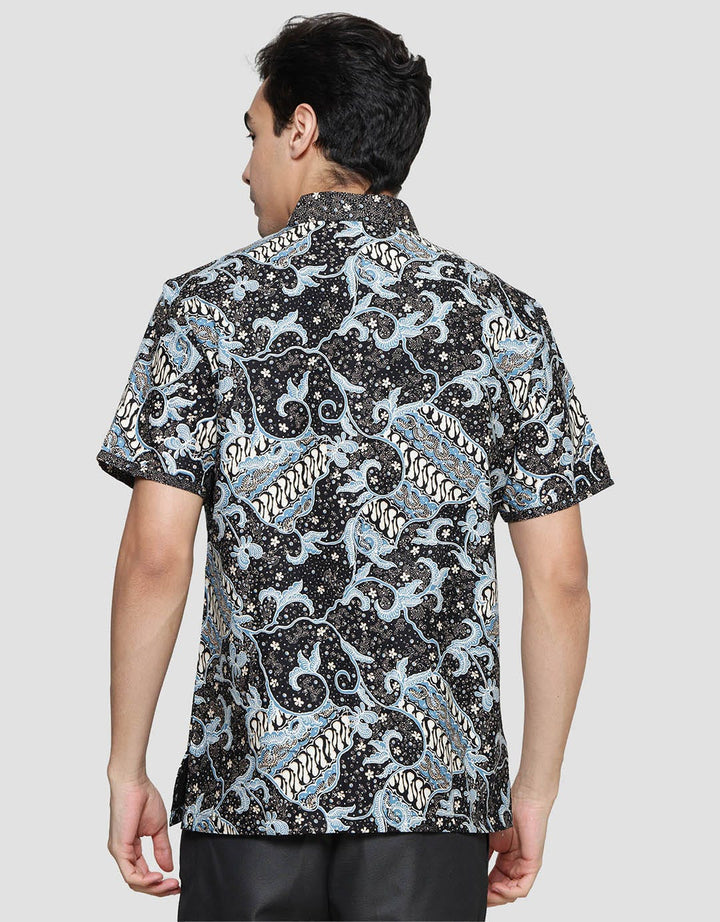 Arjuna Weda Hem Body Fit Batik Tambal Pelangi Kemeja Batik Pria