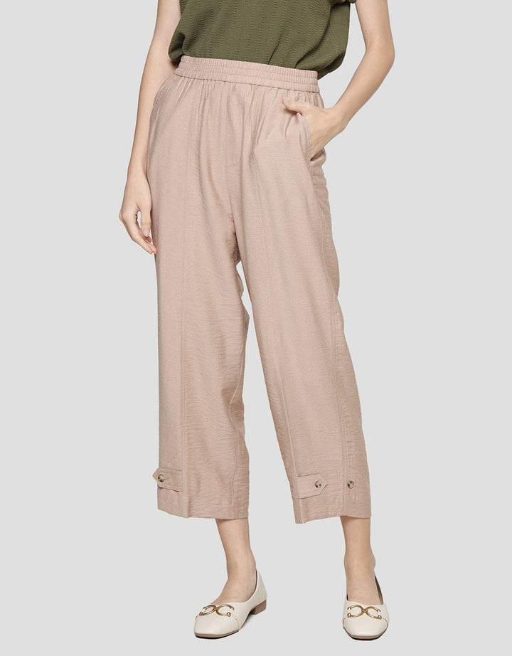 Details Double Look Leg Opening Celana Panjang Wanita