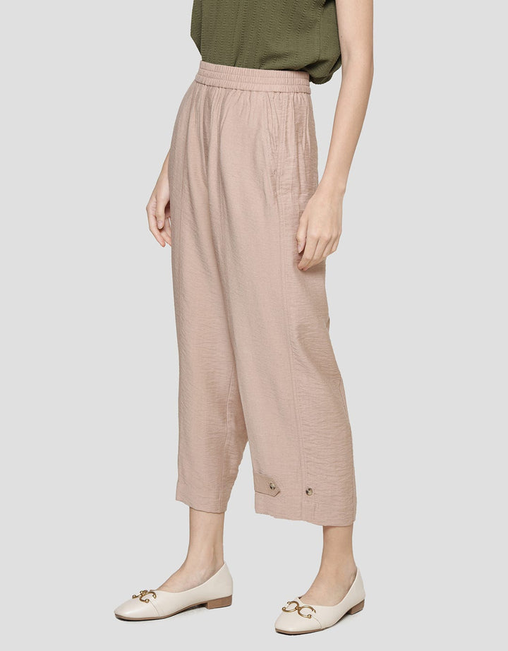 Details Double Look Leg Opening Celana Panjang Wanita