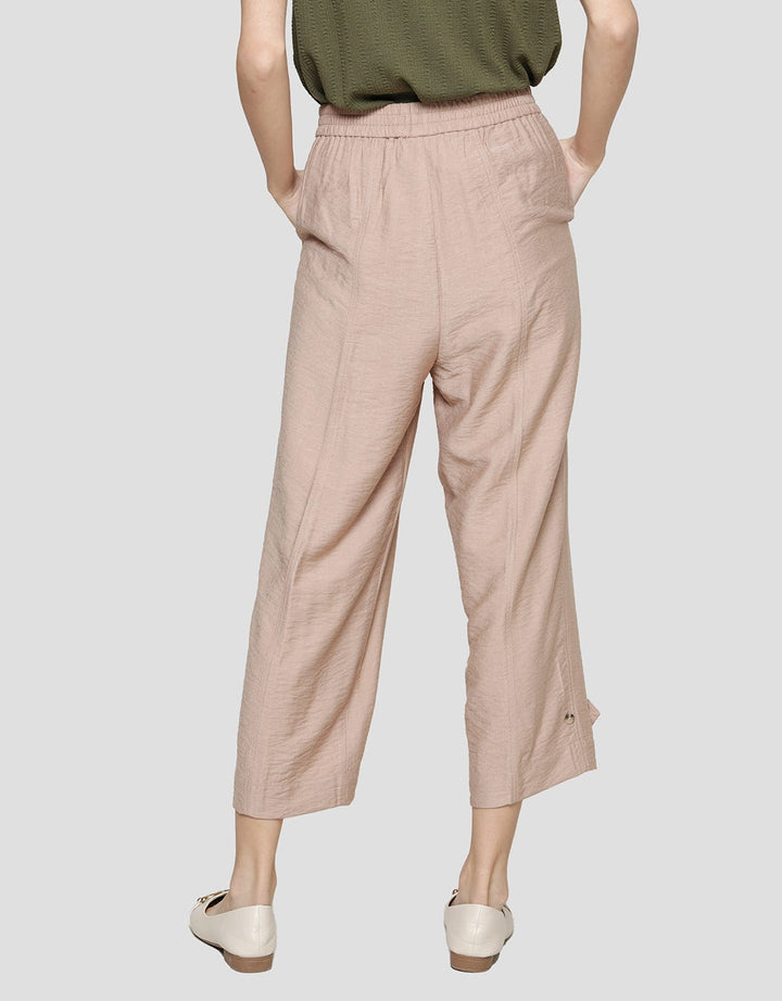 Details Double Look Leg Opening Celana Panjang Wanita