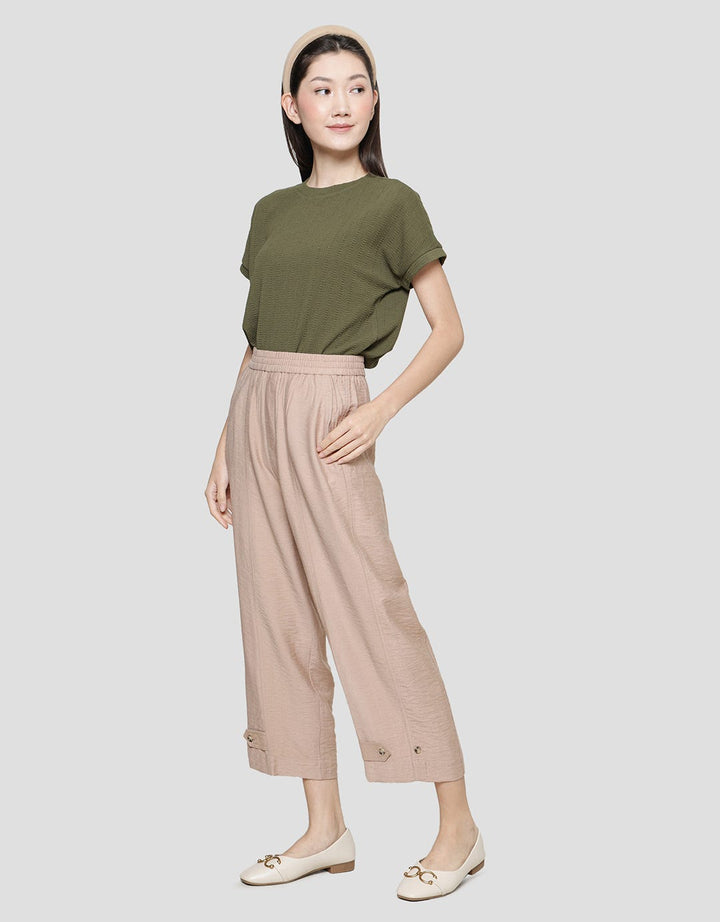 Details Double Look Leg Opening Celana Panjang Wanita