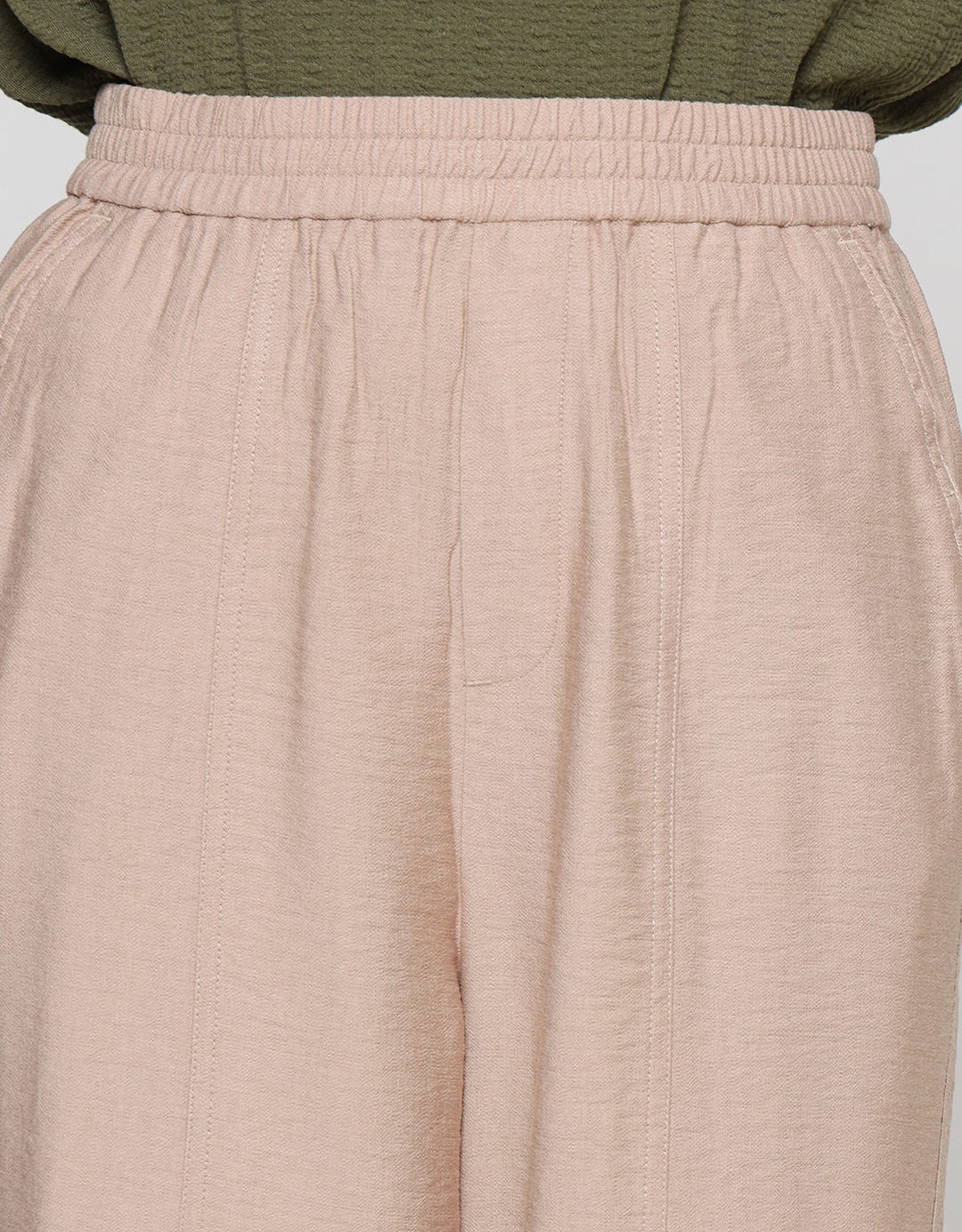 Details Double Look Leg Opening Celana Panjang Wanita