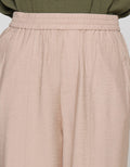 Details Double Look Leg Opening Celana Panjang Wanita