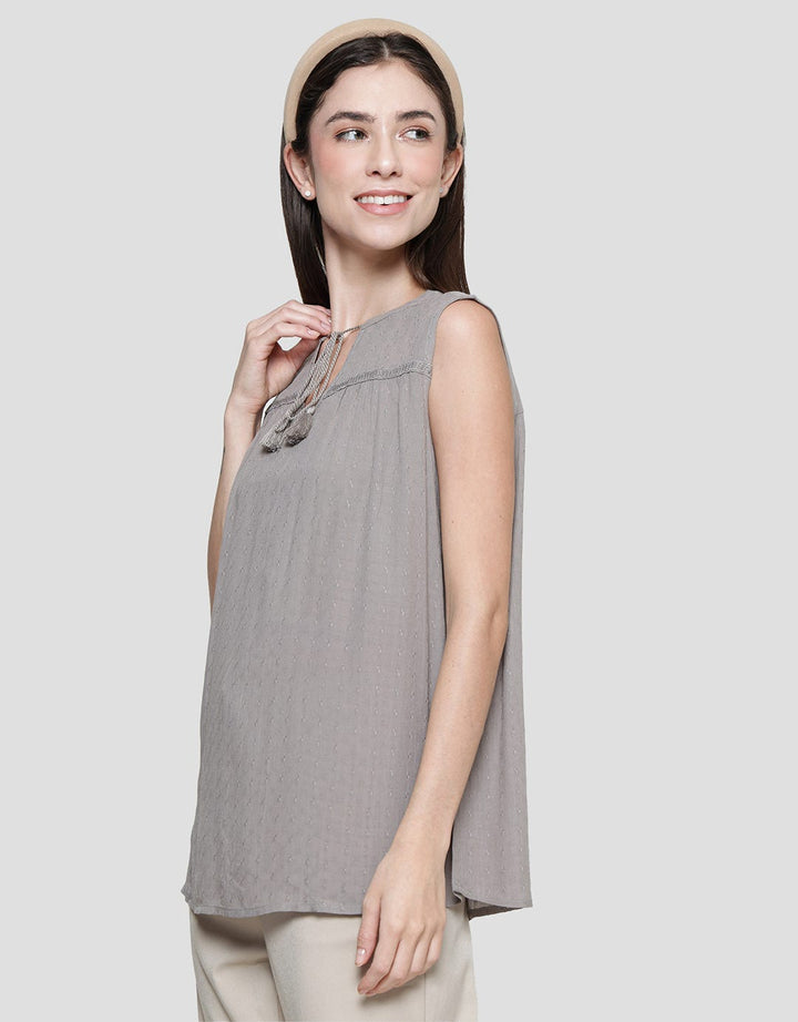 Connexion Sleeveless Crinkle With Embro Lace Blouse Wanita