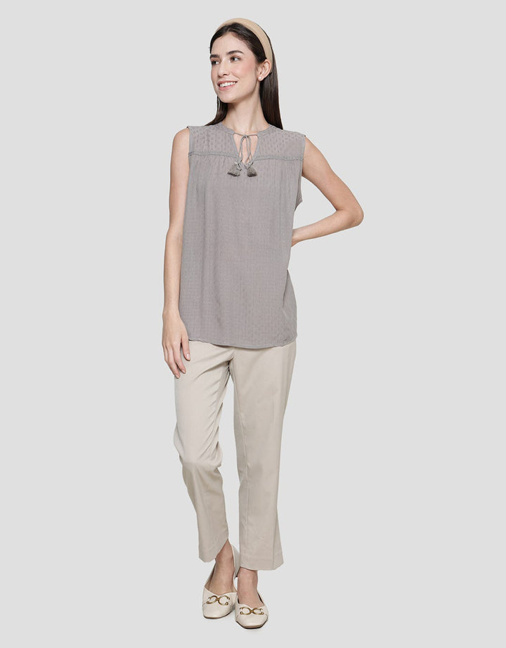 Connexion Sleeveless Crinkle With Embro Lace Blouse Wanita