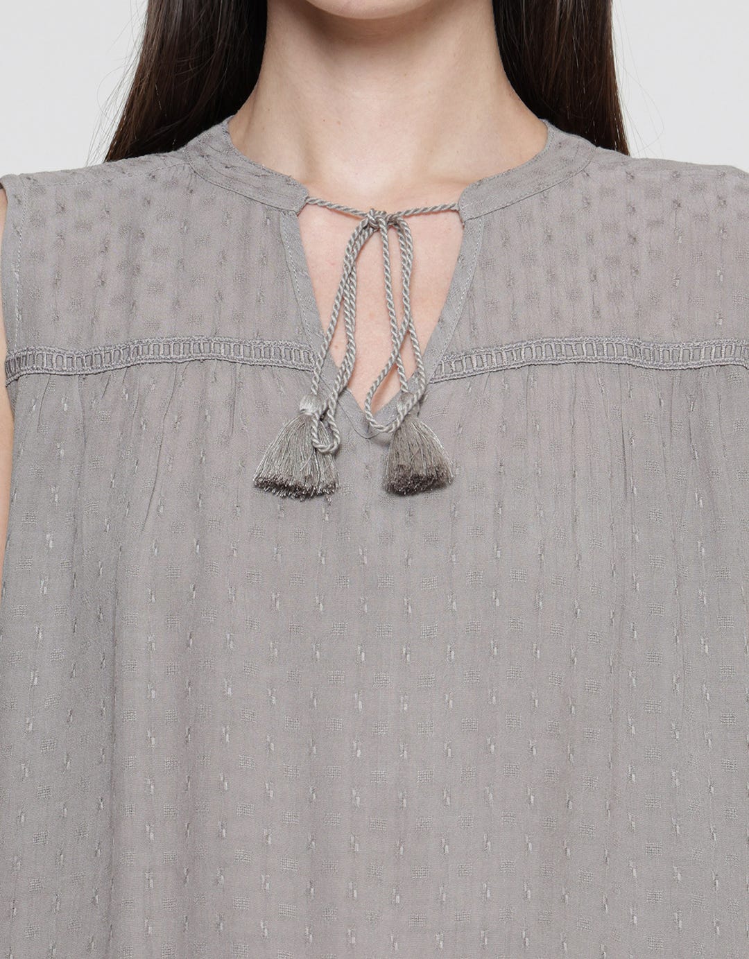 Connexion Sleeveless Crinkle With Embro Lace Blouse Wanita