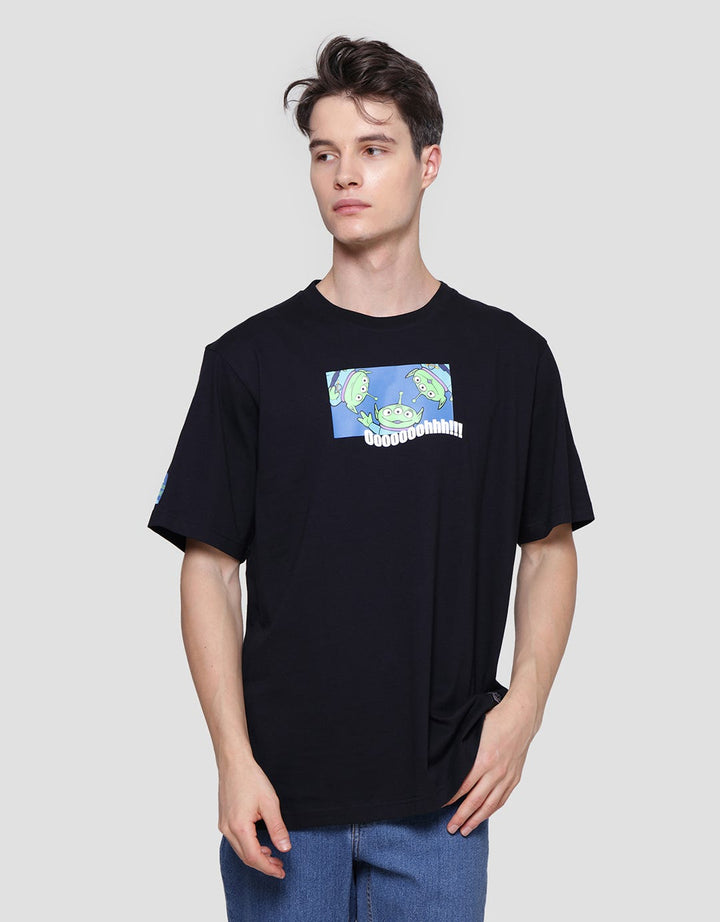 Disney Oooh Alien Print Kaos Pria