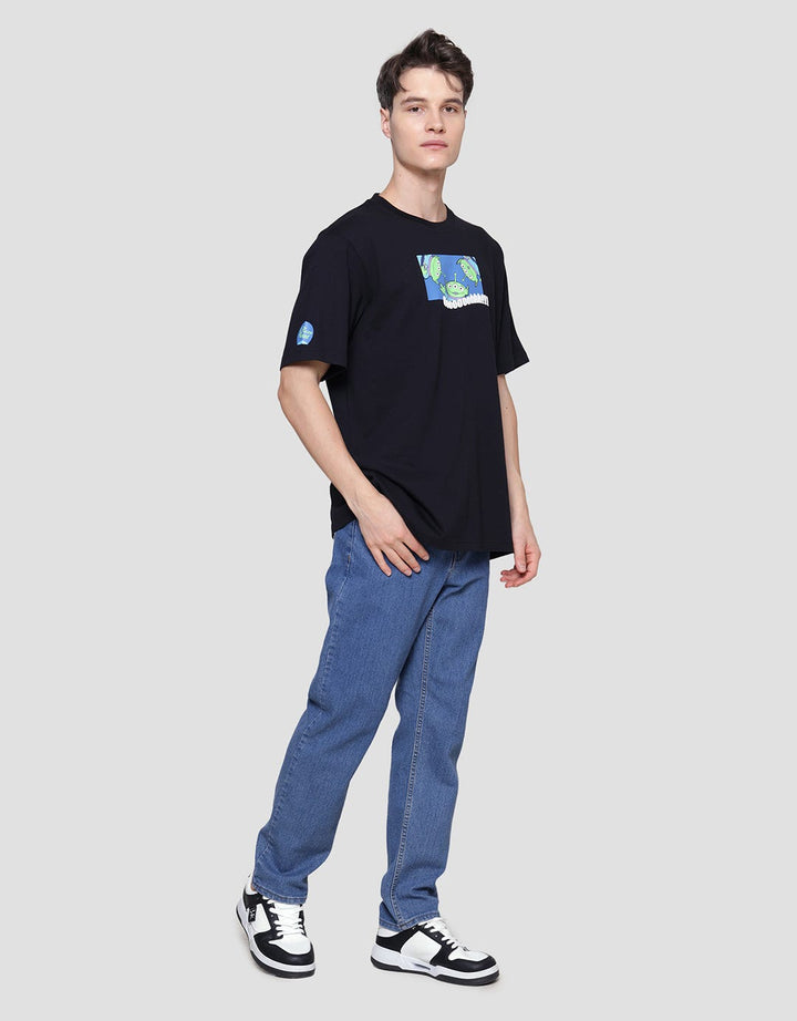 Disney Oooh Alien Print Kaos Pria