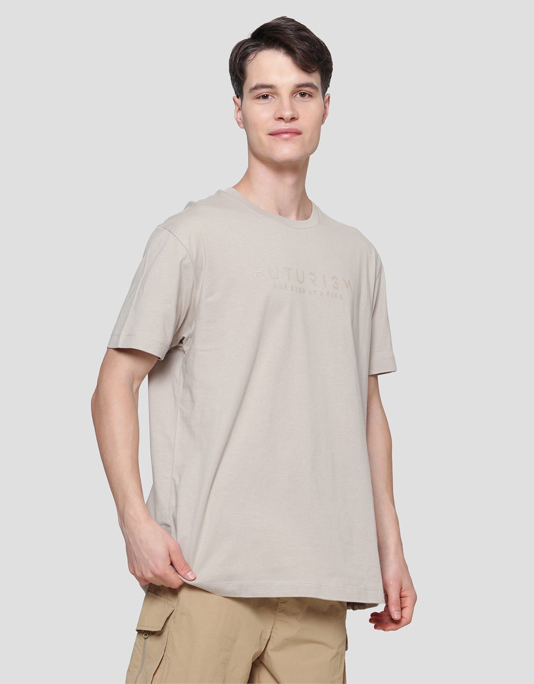 Cole Futuristic Graphic Kaos Casual Pria