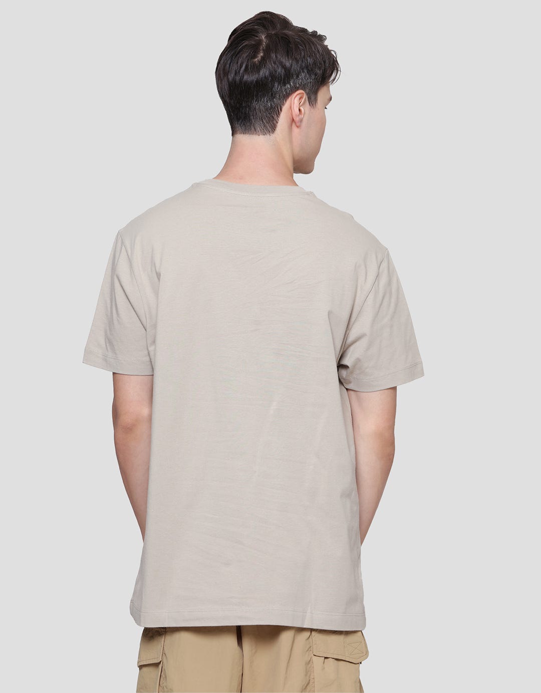 Cole Futuristic Graphic Kaos Casual Pria