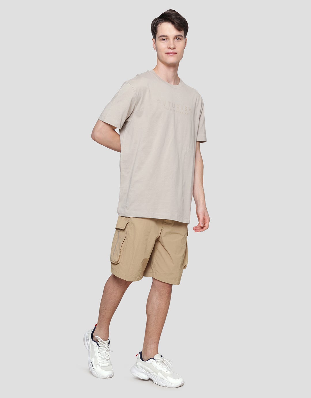 Cole Futuristic Graphic Kaos Casual Pria