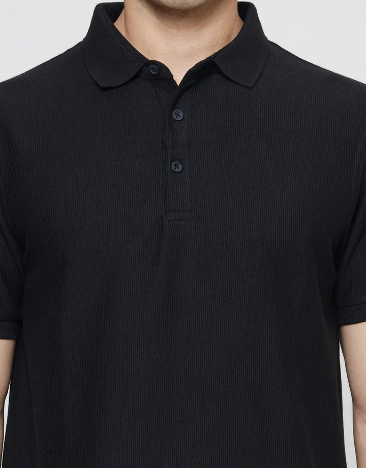 Cole Ottoman Verti Kaos Kerah Pria