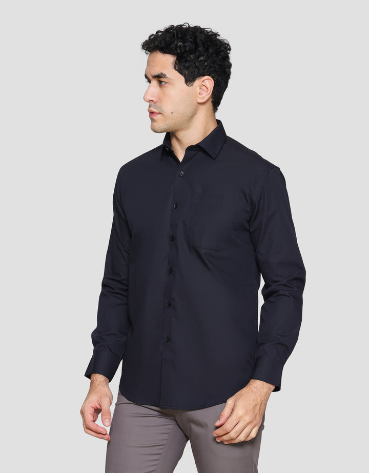 Cole Basic Solid Regular Kemeja Lengan Panjang Pria