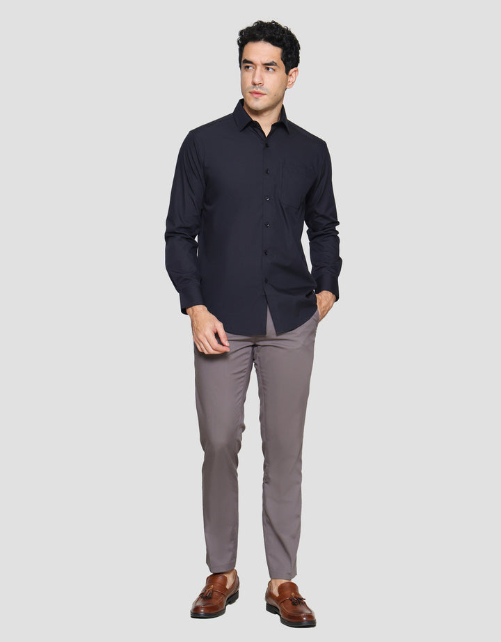 Cole Basic Solid Regular Kemeja Lengan Panjang Pria