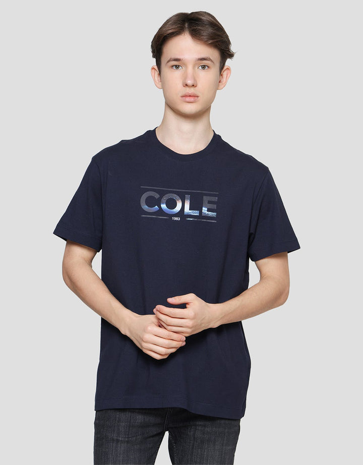 Cole Graphic Bluring Kaos Lengan Pendek Pria