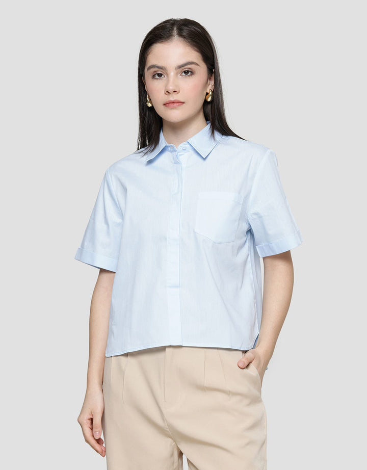 Details Basic Kemeja Plain Wanita