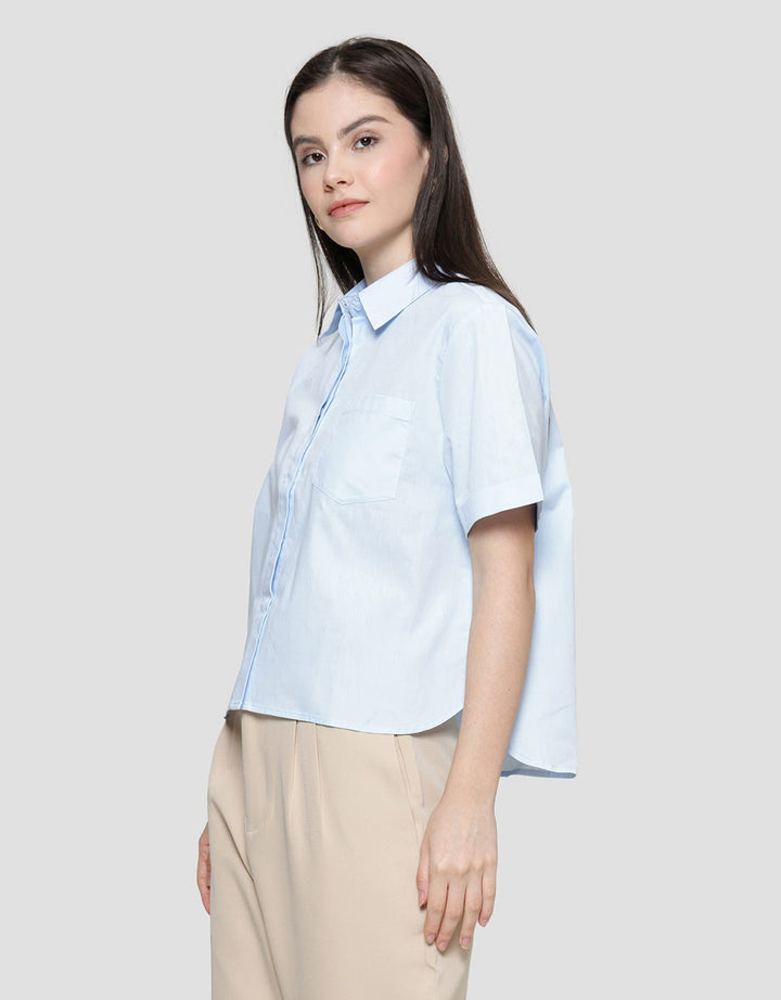 Details Basic Kemeja Plain Wanita