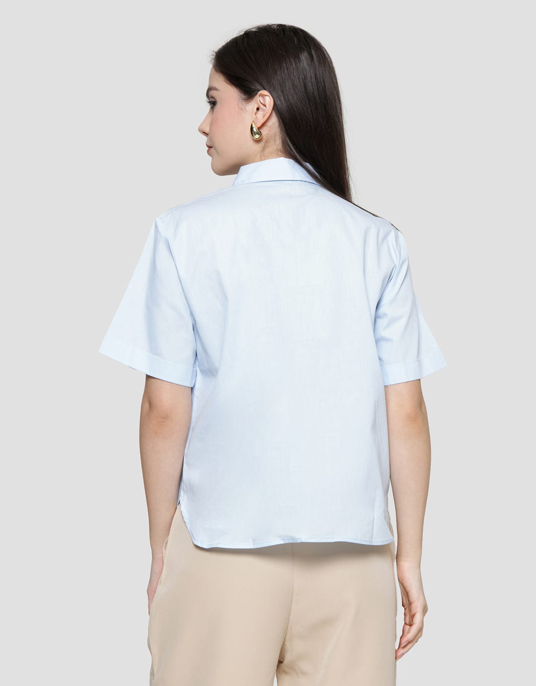 Details Basic Kemeja Plain Wanita