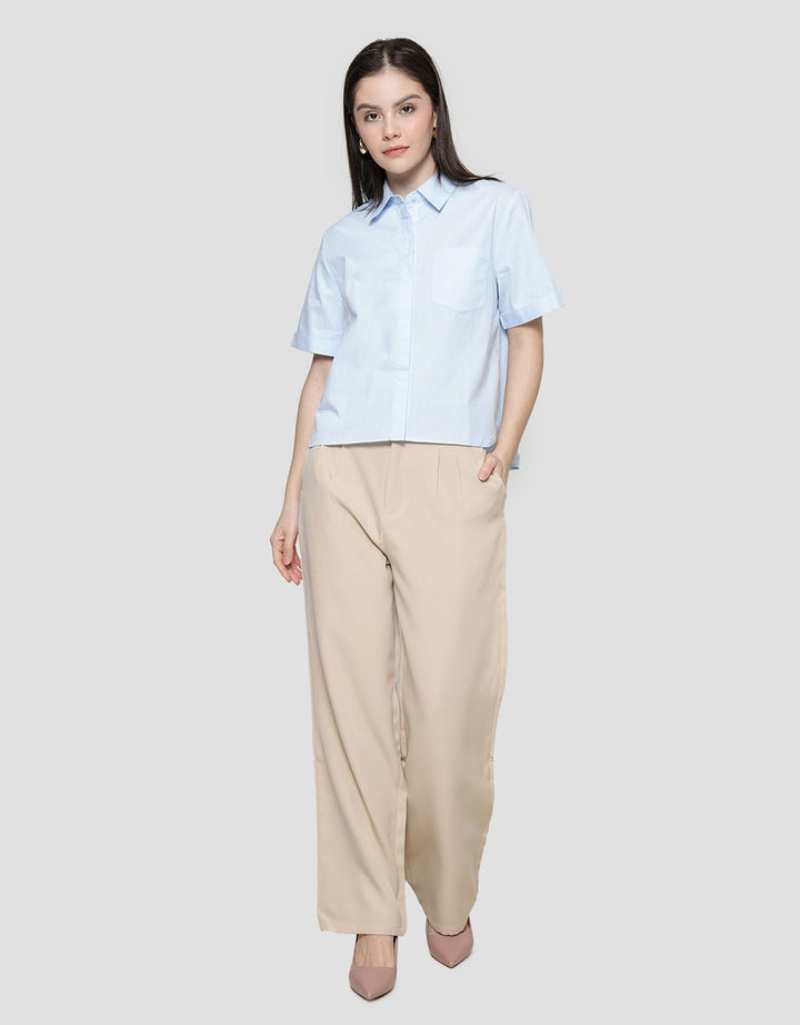 Details Basic Kemeja Plain Wanita