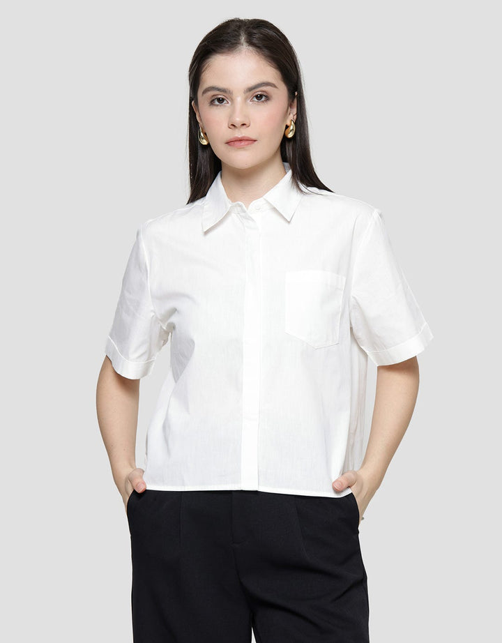 Details Basic Kemeja Plain Wanita
