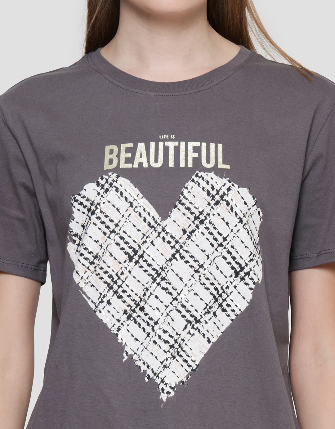 Details Motif Heart Regular Kaos Lengan Pendek Wanita
