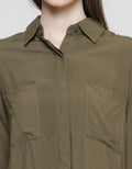 Details Double Chest Pocket Kemeja Wanita