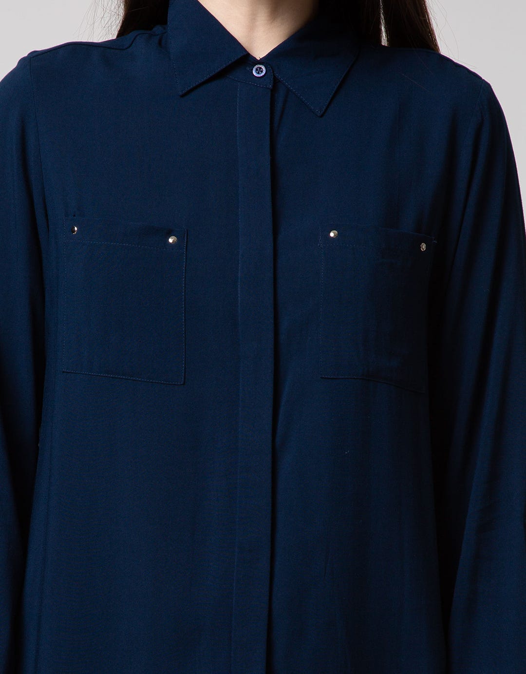 Details Kemeja Rivet